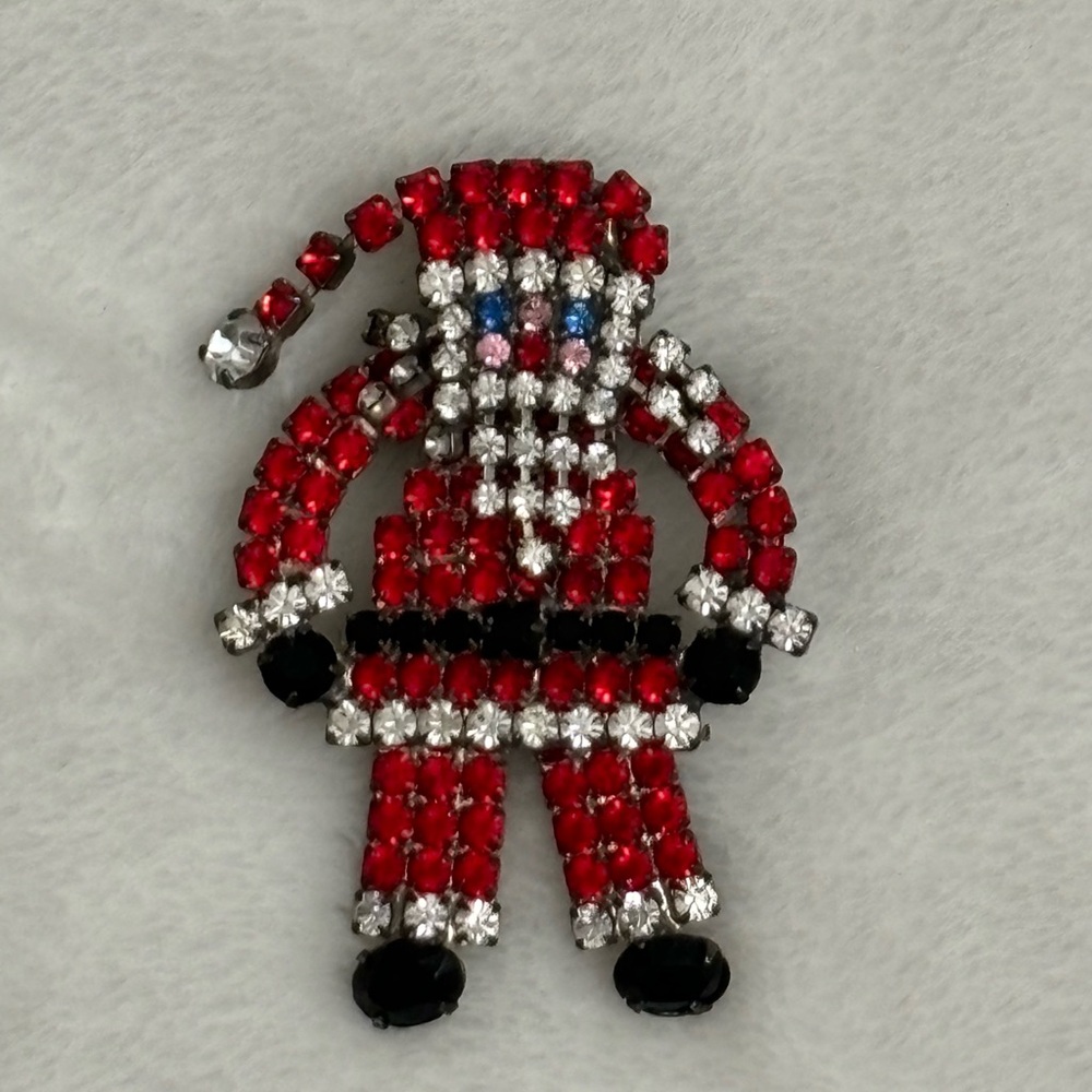 Vintage rhinestone Santa brooch/ pin